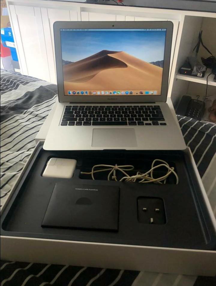 Apple MacBook air i5 photo